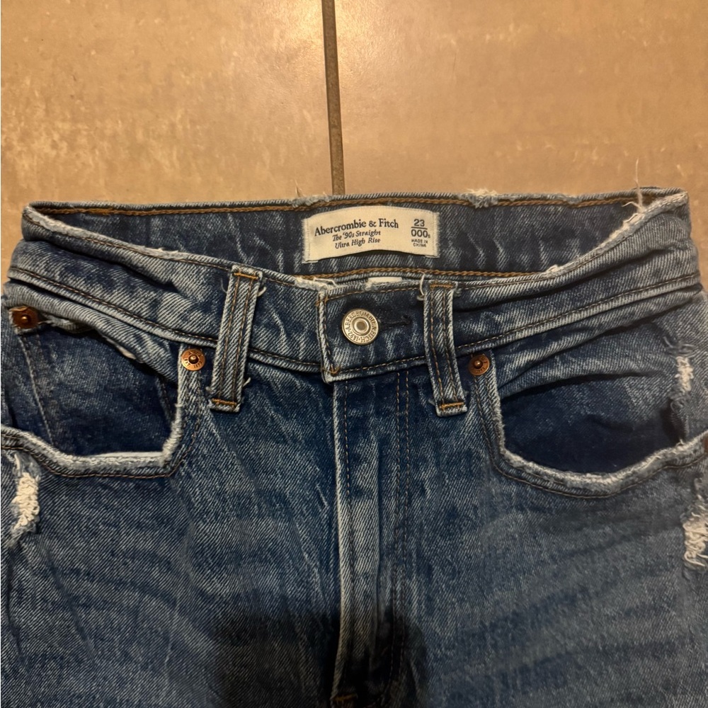 Abercrombie & Fitch Curve Love Ultra High-Rise 90’s Straight-Leg Jeans 23/000S - Picture 3 of 4